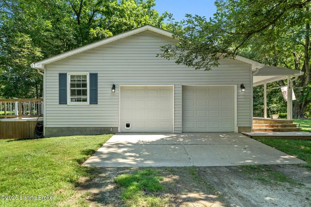 1018 W Hebron Ln, Shepherdsville, KY 40165