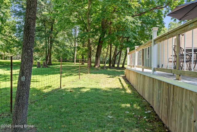 1018 W Hebron Ln, Shepherdsville, KY 40165
