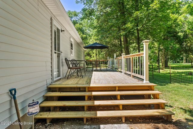 1018 W Hebron Ln, Shepherdsville, KY 40165