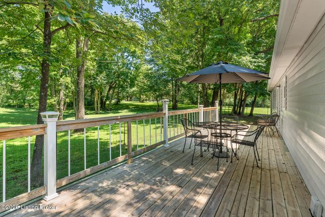 1018 W Hebron Ln, Shepherdsville, KY 40165