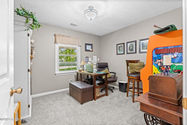 1018 W Hebron Ln, Shepherdsville, KY 40165