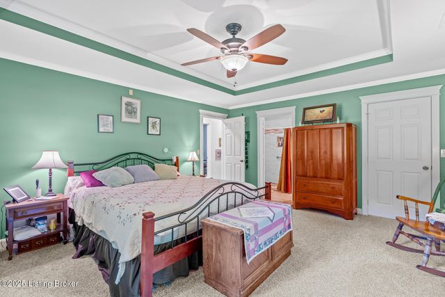 1018 W Hebron Ln, Shepherdsville, KY 40165