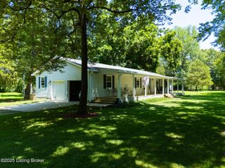 1018 W Hebron Ln, Shepherdsville, KY 40165