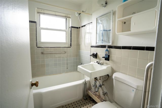 152-06 Jewel Avenue 83A, Flushing, NY 11367