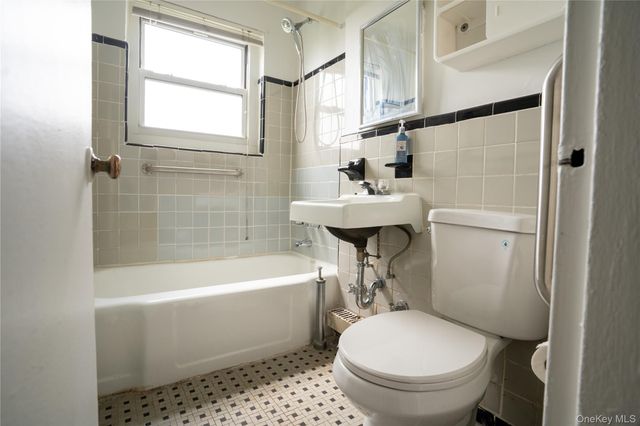 152-06 Jewel Avenue 83A, Flushing, NY 11367