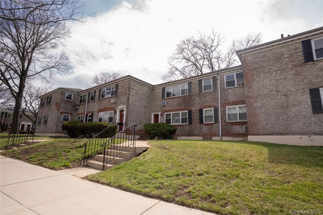 152-06 Jewel Avenue 83A, Flushing, NY 11367