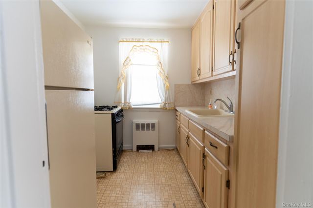 152-06 Jewel Avenue 83A, Flushing, NY 11367
