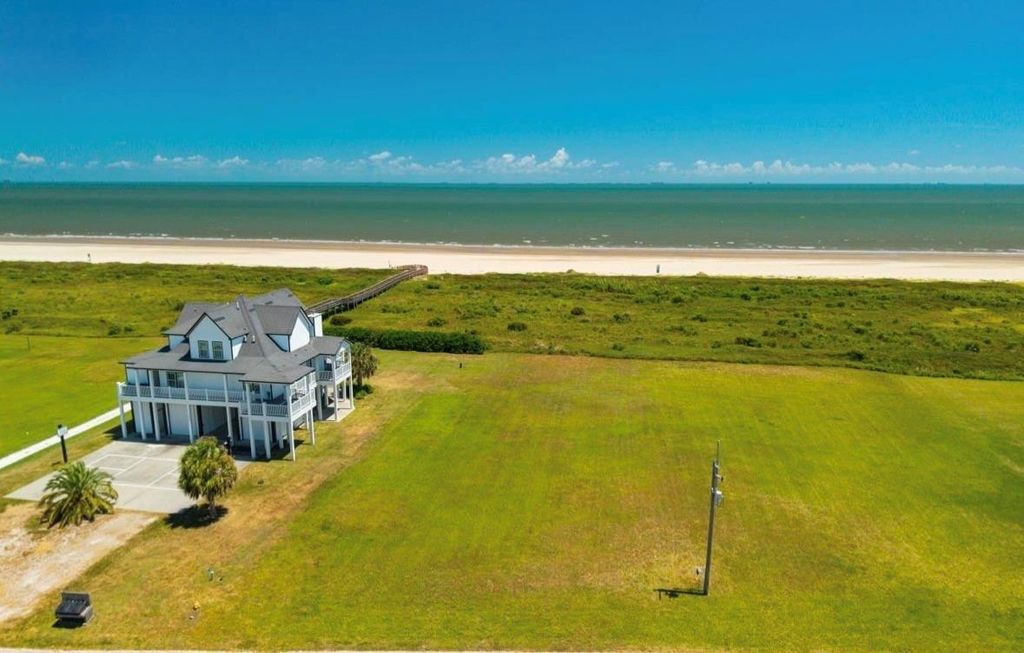3642 Biscayne Beach Road, Crystal Beach, TX 77650