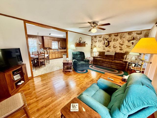 180 Center Dr, Springville, TN 38256