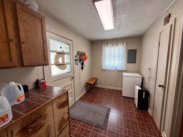 180 Center Dr, Springville, TN 38256