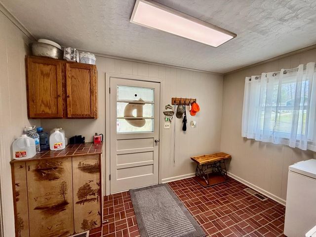 180 Center Dr, Springville, TN 38256
