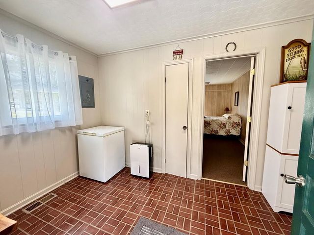 180 Center Dr, Springville, TN 38256