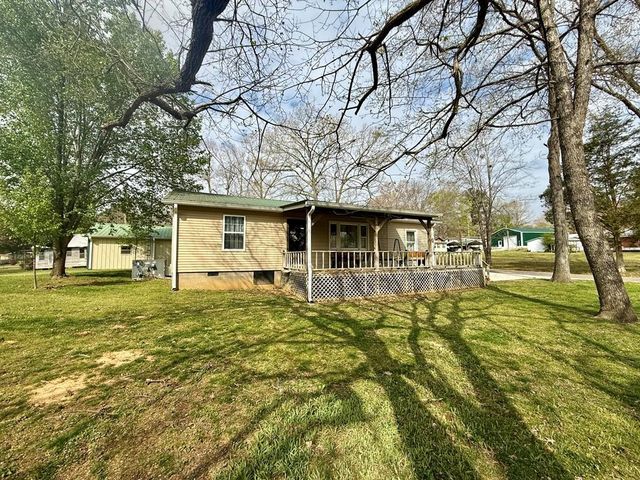 180 Center Dr, Springville, TN 38256