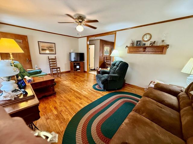 180 Center Dr, Springville, TN 38256
