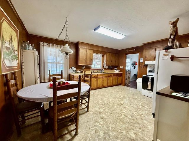 180 Center Dr, Springville, TN 38256