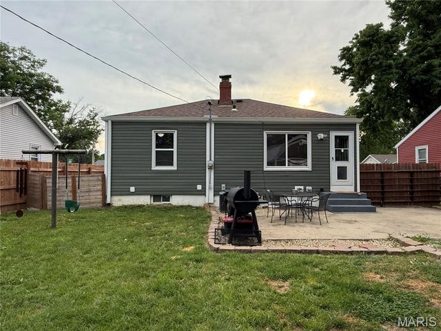 567 10th Street, Wood River, IL 62095