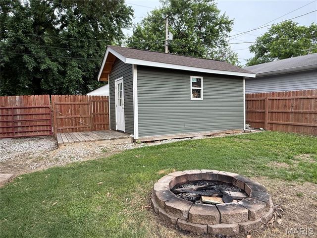 567 10th Street, Wood River, IL 62095