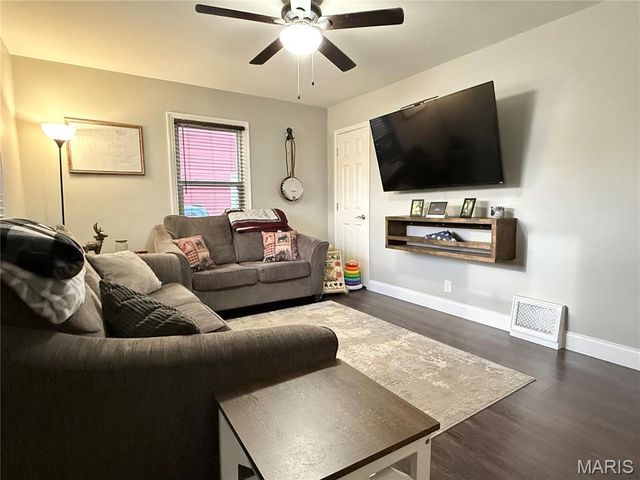 567 10th Street, Wood River, IL 62095