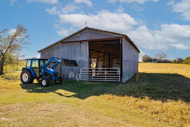 1855 Phillips Springs Rd, Gladewater, TX 75647