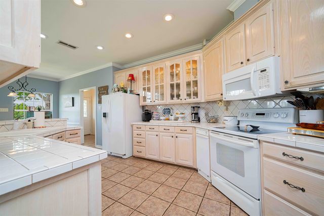 1855 Phillips Springs Rd, Gladewater, TX 75647