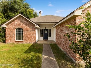 719 S Belle Circle, Breaux Bridge, LA 70517