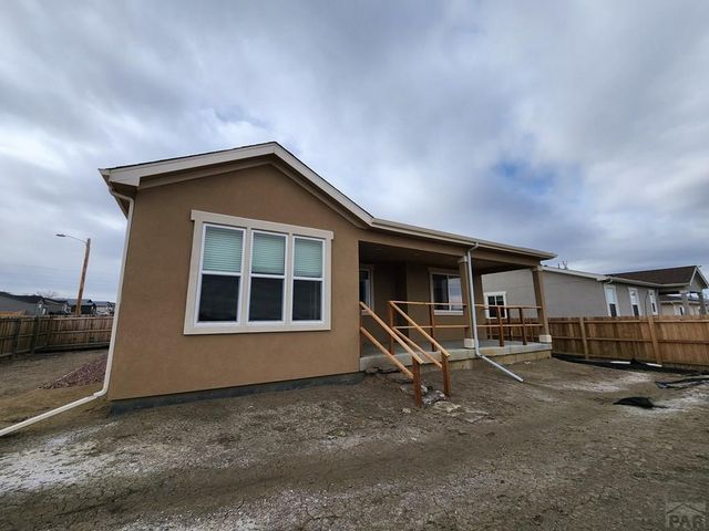 2201 Sunrise Ln, Pueblo, CO 81008