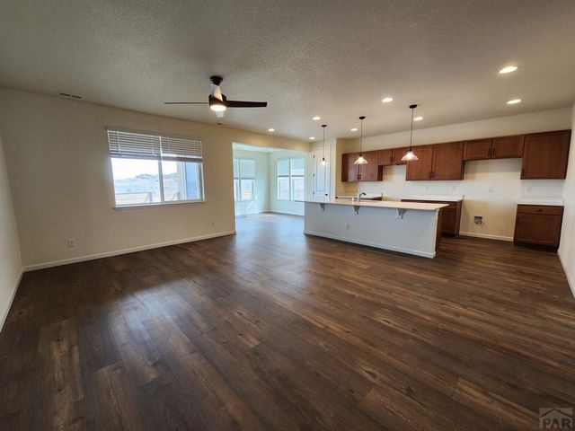 2201 Sunrise Ln, Pueblo, CO 81008