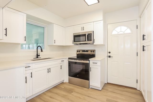 4604 BLUFF Avenue, Jacksonville, FL 32225