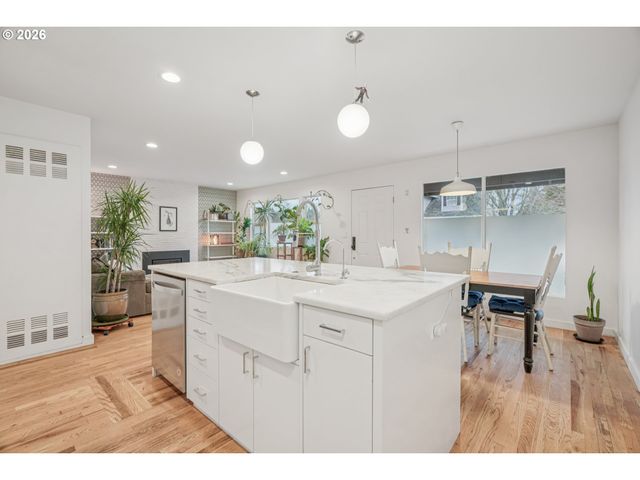 9210 N WINDLE St, Portland, OR 97203