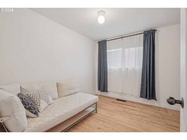 9210 N WINDLE St, Portland, OR 97203