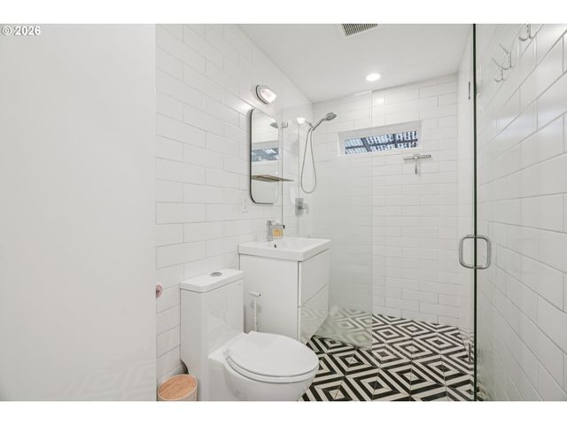 9210 N WINDLE St, Portland, OR 97203