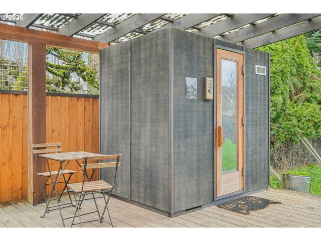 9210 N WINDLE St, Portland, OR 97203