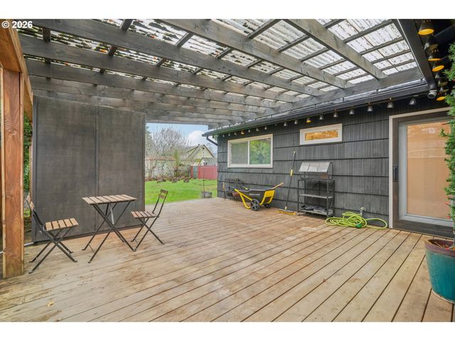 9210 N WINDLE St, Portland, OR 97203