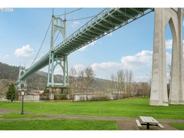 9210 N WINDLE St, Portland, OR 97203