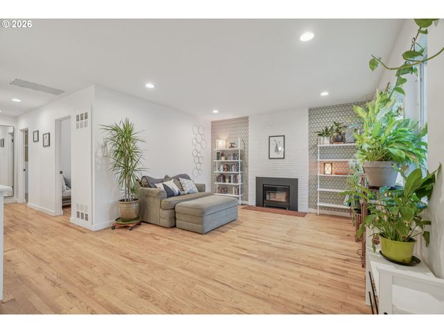 9210 N WINDLE St, Portland, OR 97203