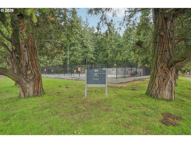 9210 N WINDLE St, Portland, OR 97203