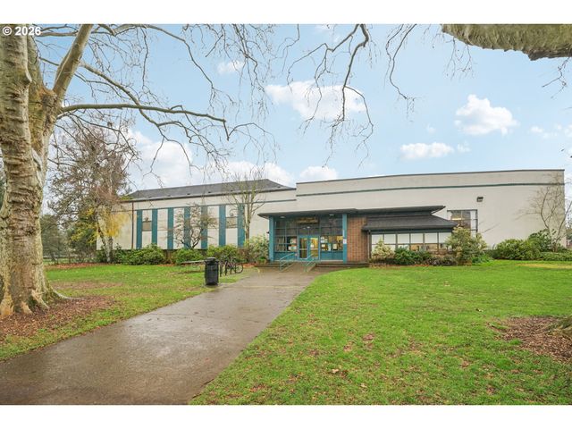 9210 N WINDLE St, Portland, OR 97203