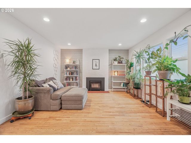 9210 N WINDLE St, Portland, OR 97203