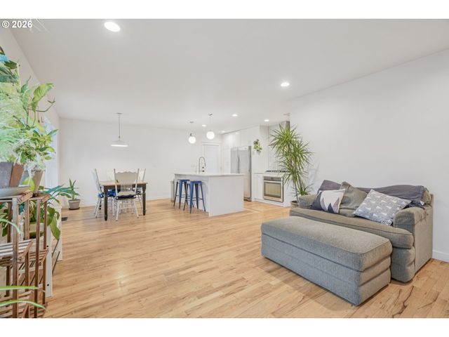 9210 N WINDLE St, Portland, OR 97203