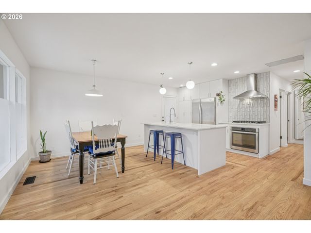 9210 N WINDLE St, Portland, OR 97203