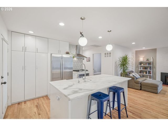 9210 N WINDLE St, Portland, OR 97203