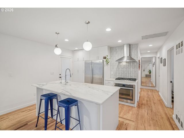 9210 N WINDLE St, Portland, OR 97203