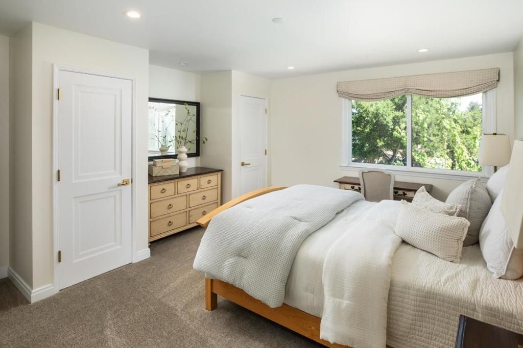 Image 13 of property listing at 226 W Edith Avenue 20, Los Altos, CA 94022