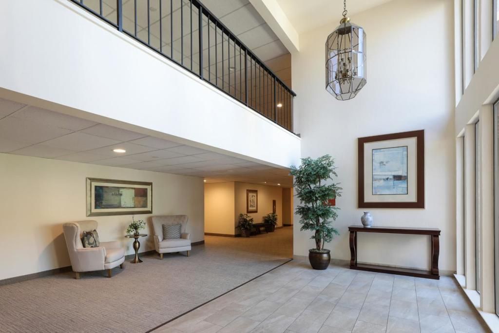 Image 18 of property listing at 226 W Edith Avenue 20, Los Altos, CA 94022