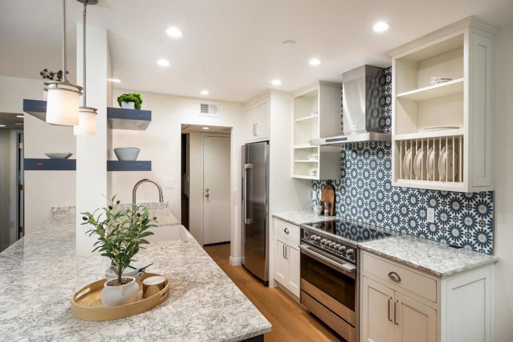 Image 2 of property listing at 226 W Edith Avenue 20, Los Altos, CA 94022