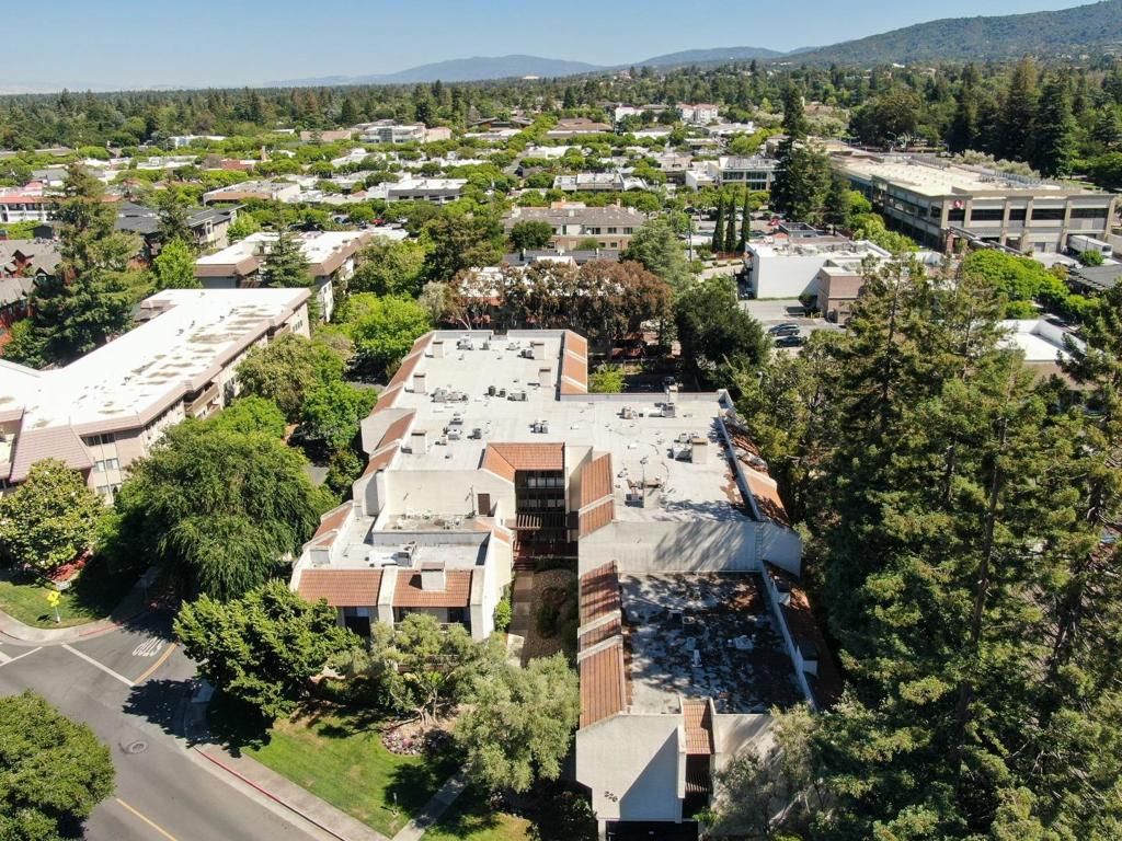 Image 25 of property listing at 226 W Edith Avenue 20, Los Altos, CA 94022