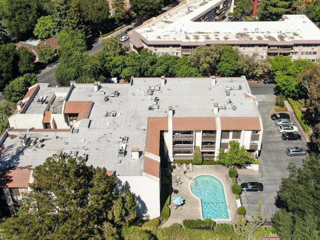 Image 26 of property listing at 226 W Edith Avenue 20, Los Altos, CA 94022