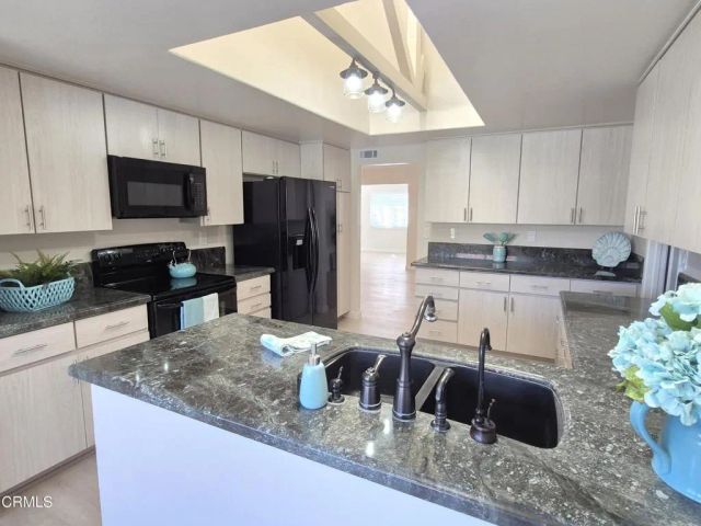 42224 Village 42, Camarillo, CA 93012