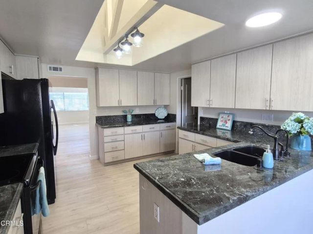 42224 Village 42, Camarillo, CA 93012