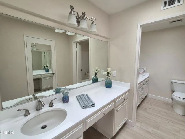 42224 Village 42, Camarillo, CA 93012